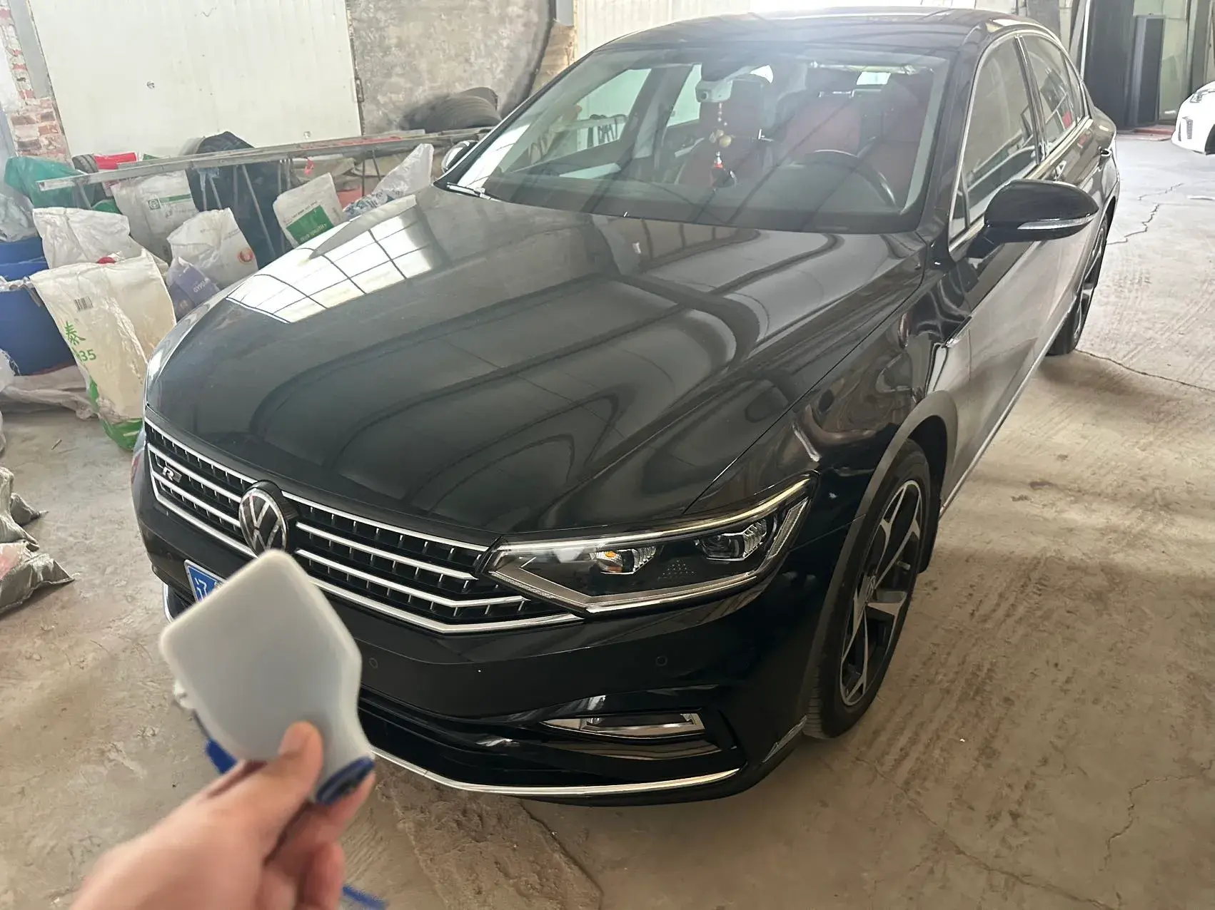 2023 VOLKSWAGEN MAGOTAN view 1