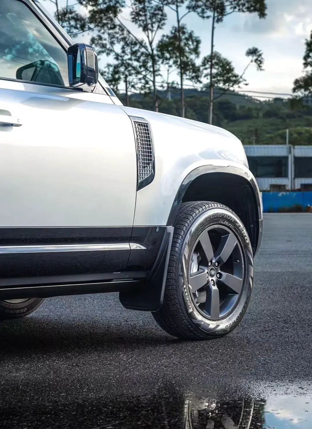 2020 LAND ROVER thumbnail 4