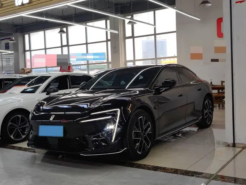 2025 AVATR 06 view 1