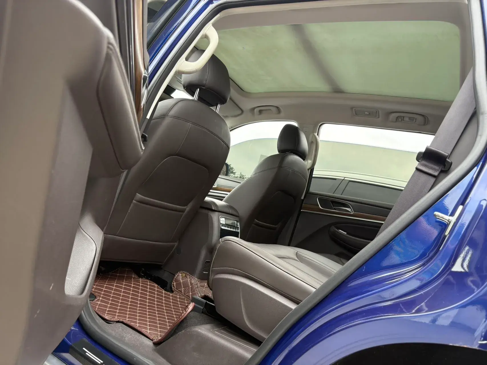 2018 ROEWE RX8 thumbnail 3