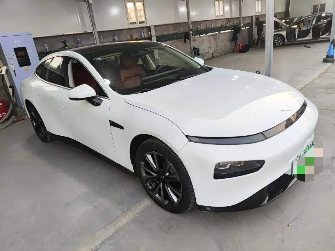 2020 XPENG P7 thumbnail 2