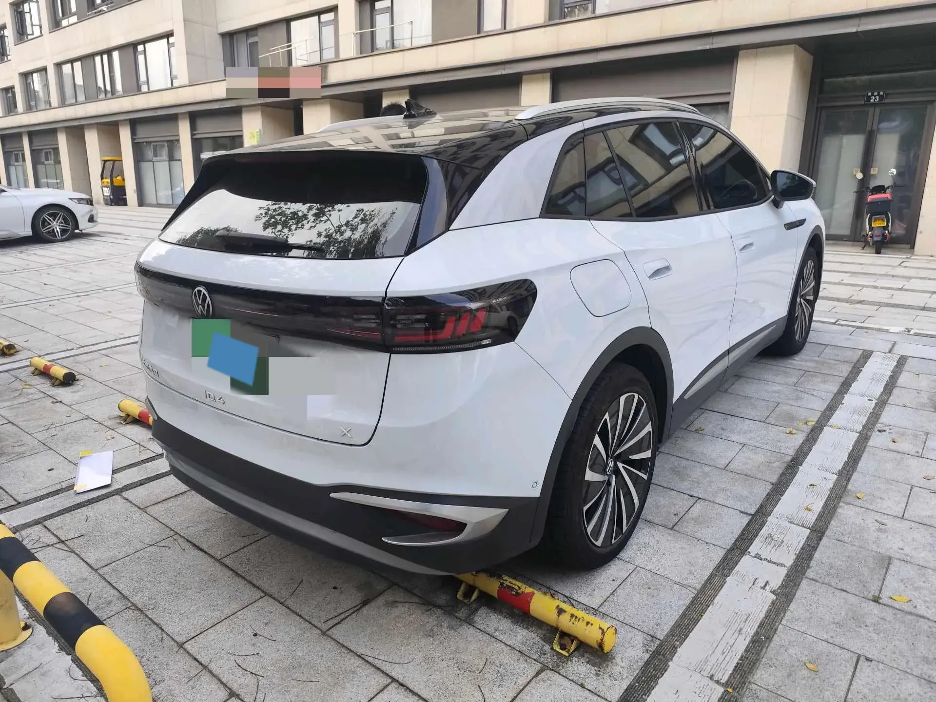 2022 VOLKSWAGEN ID.4 thumbnail 3