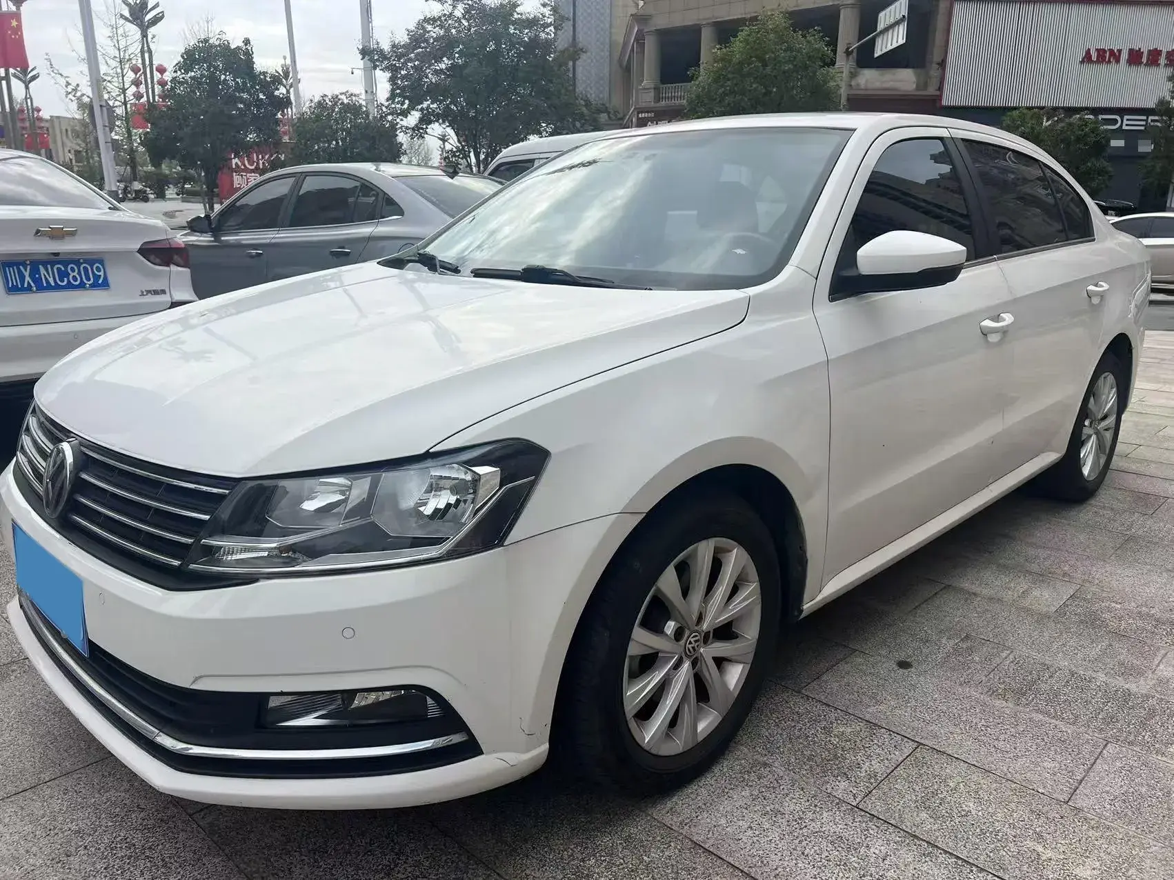 2017 VOLKSWAGEN LAVIDA view 1
