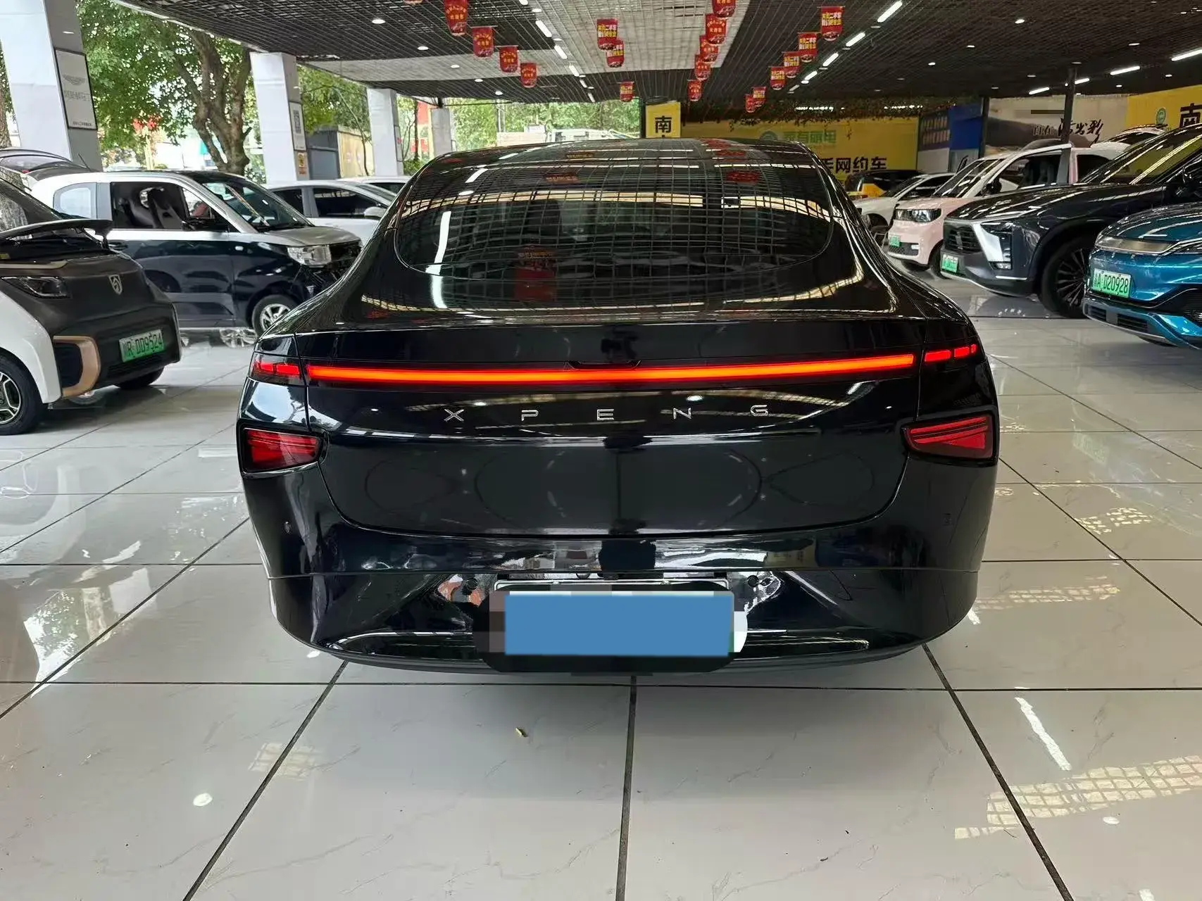 2022 XPENG P7 thumbnail 4