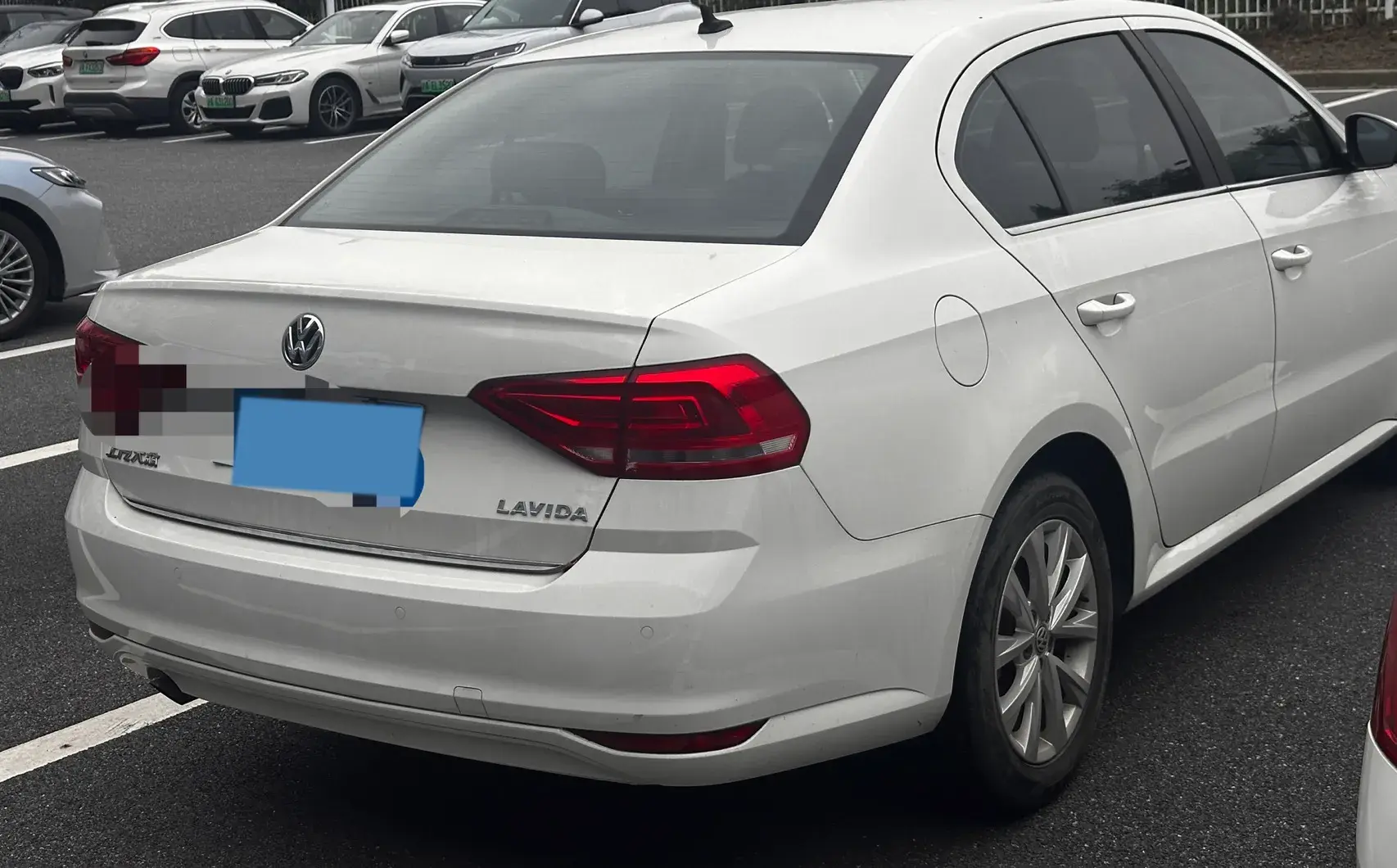 2017 VOLKSWAGEN LAVIDA thumbnail 2