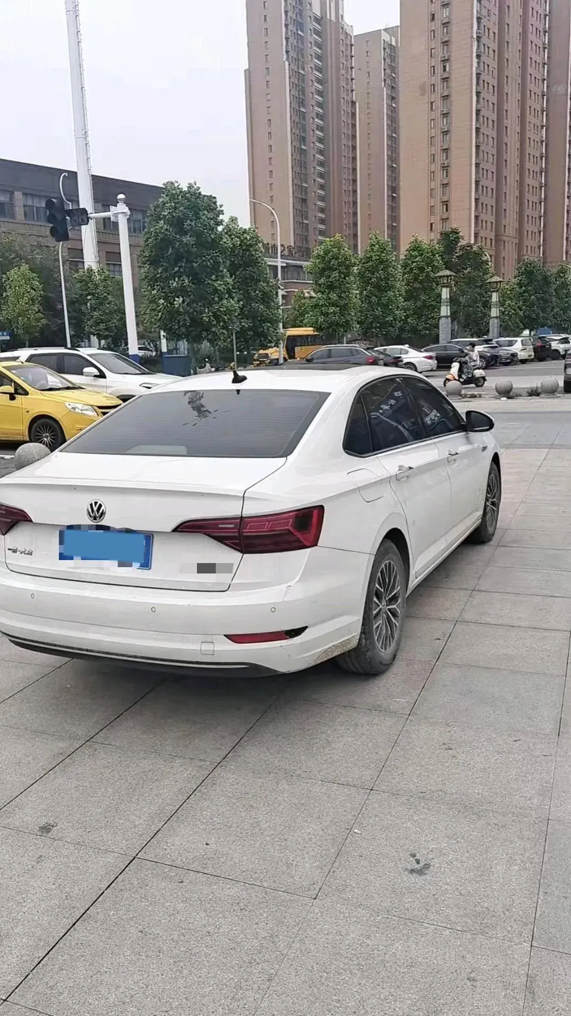 2021 VOLKSWAGEN SAGITAR thumbnail 4