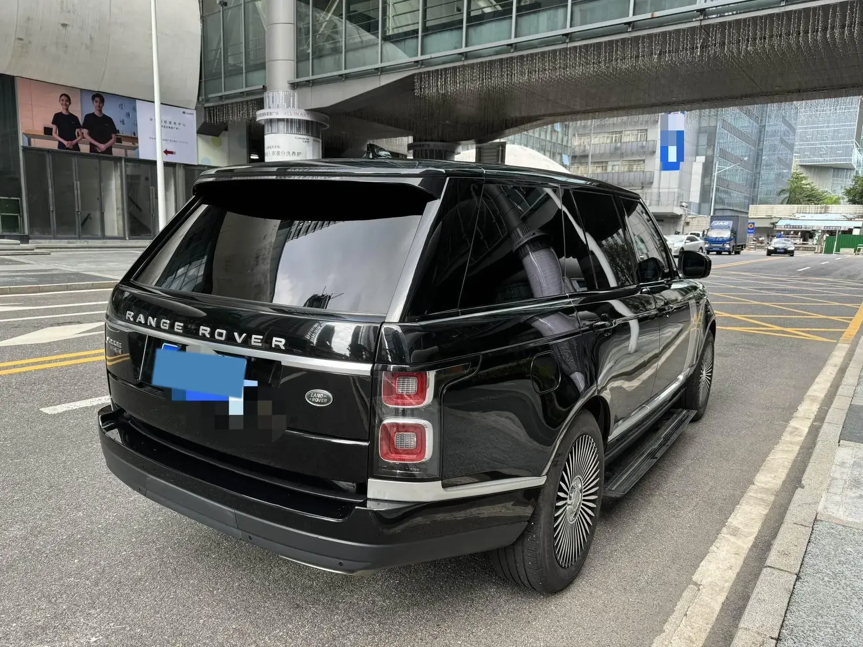 2019 LAND ROVER thumbnail 4