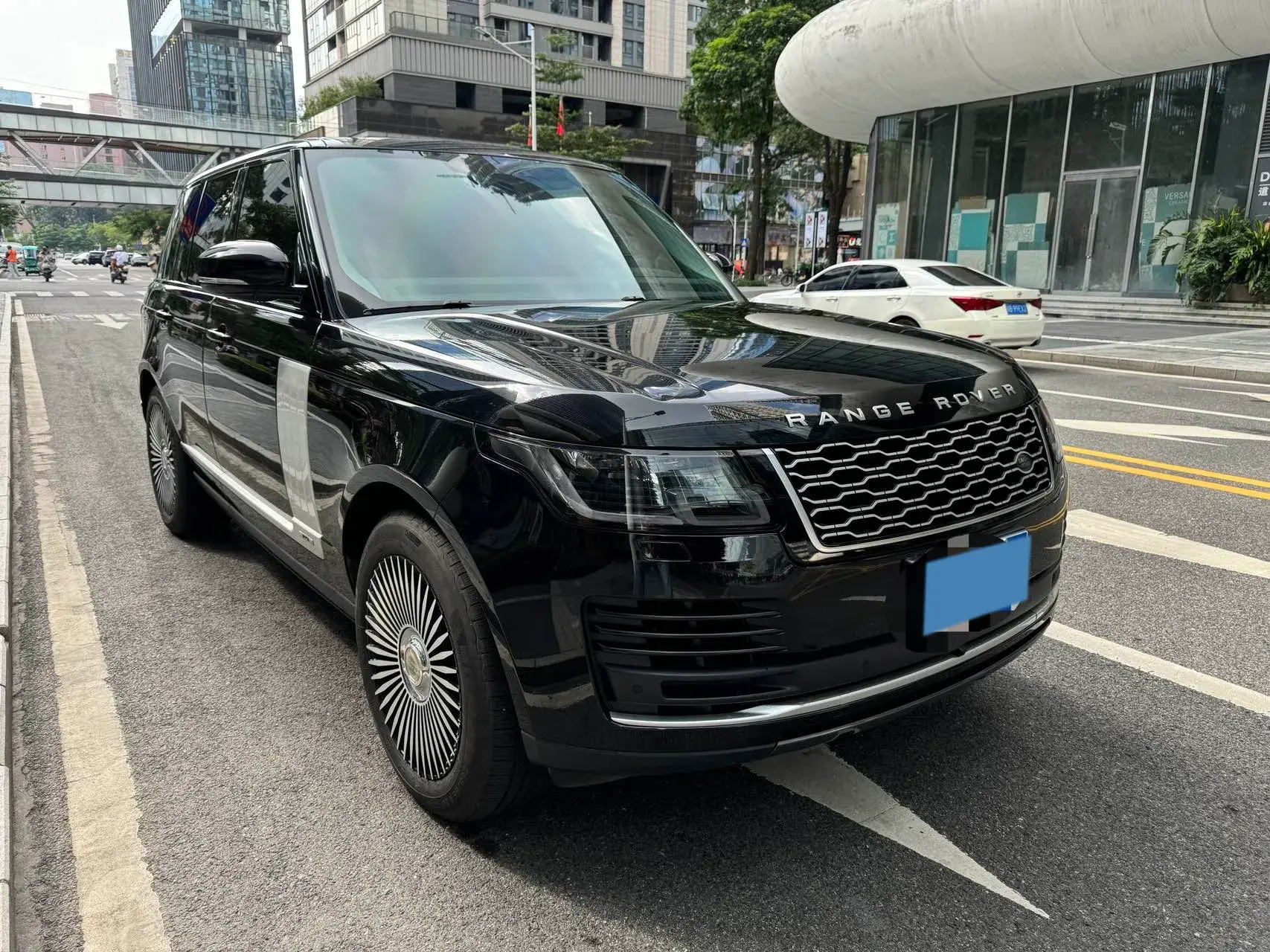 2019 LAND ROVER thumbnail 2