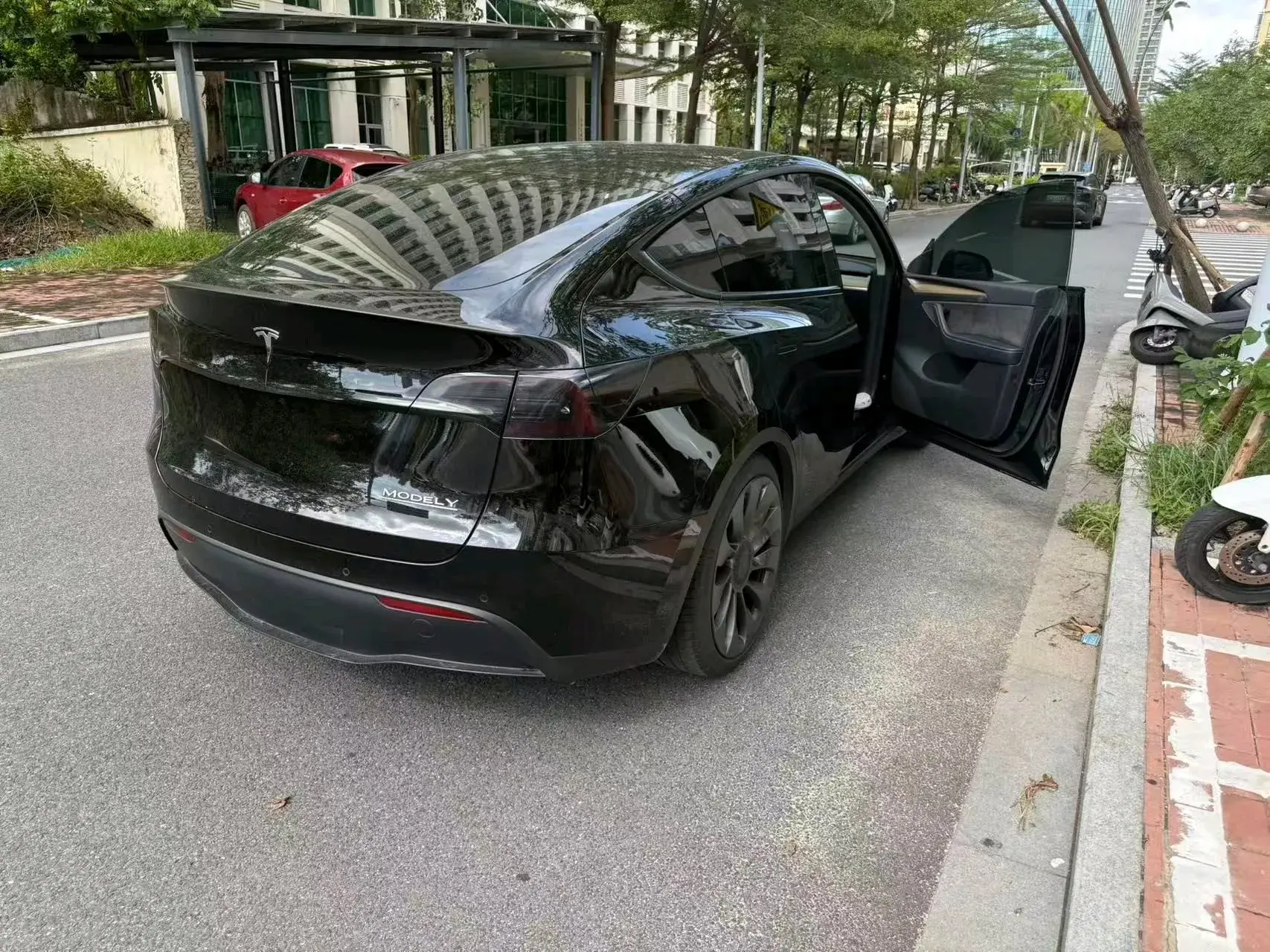 2022 TESLA MODEL thumbnail 3