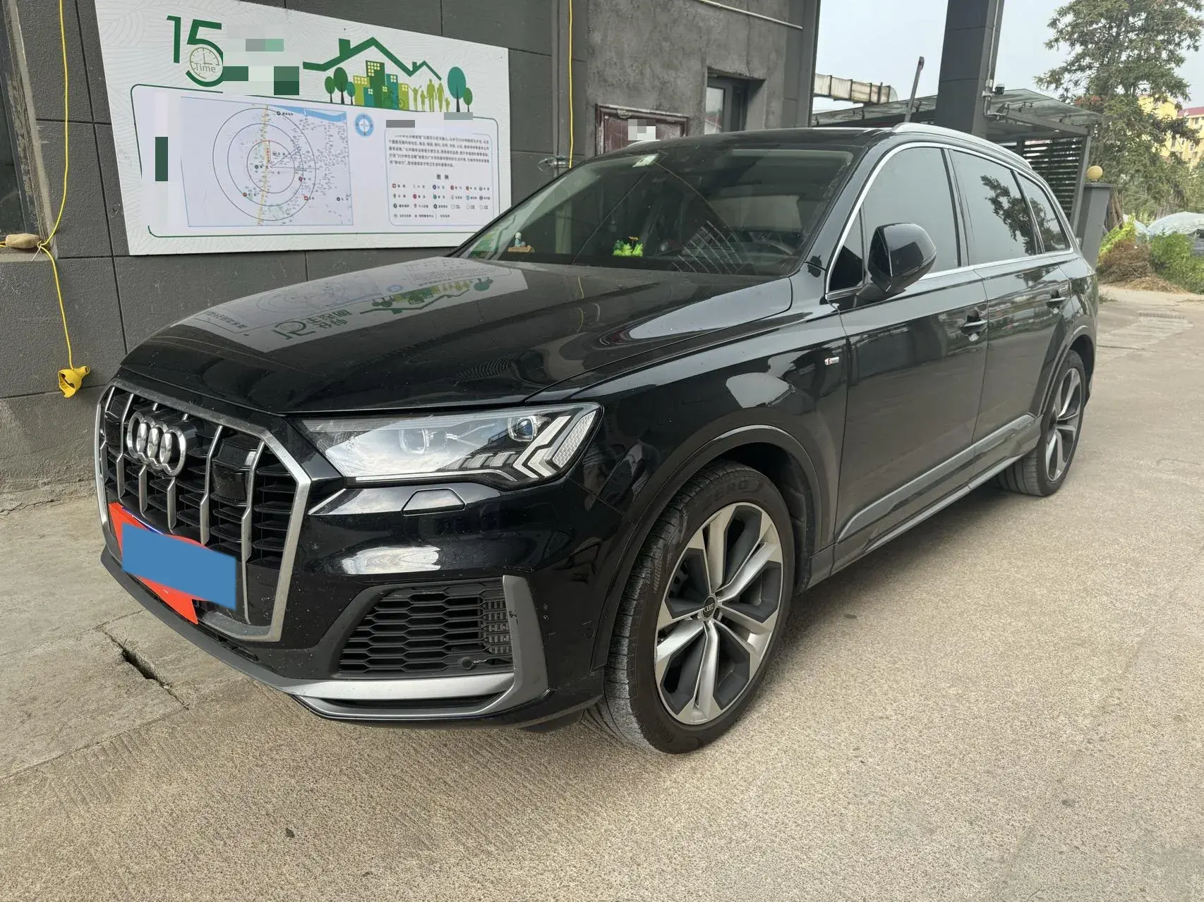 2021 AUDI Q7 view 1