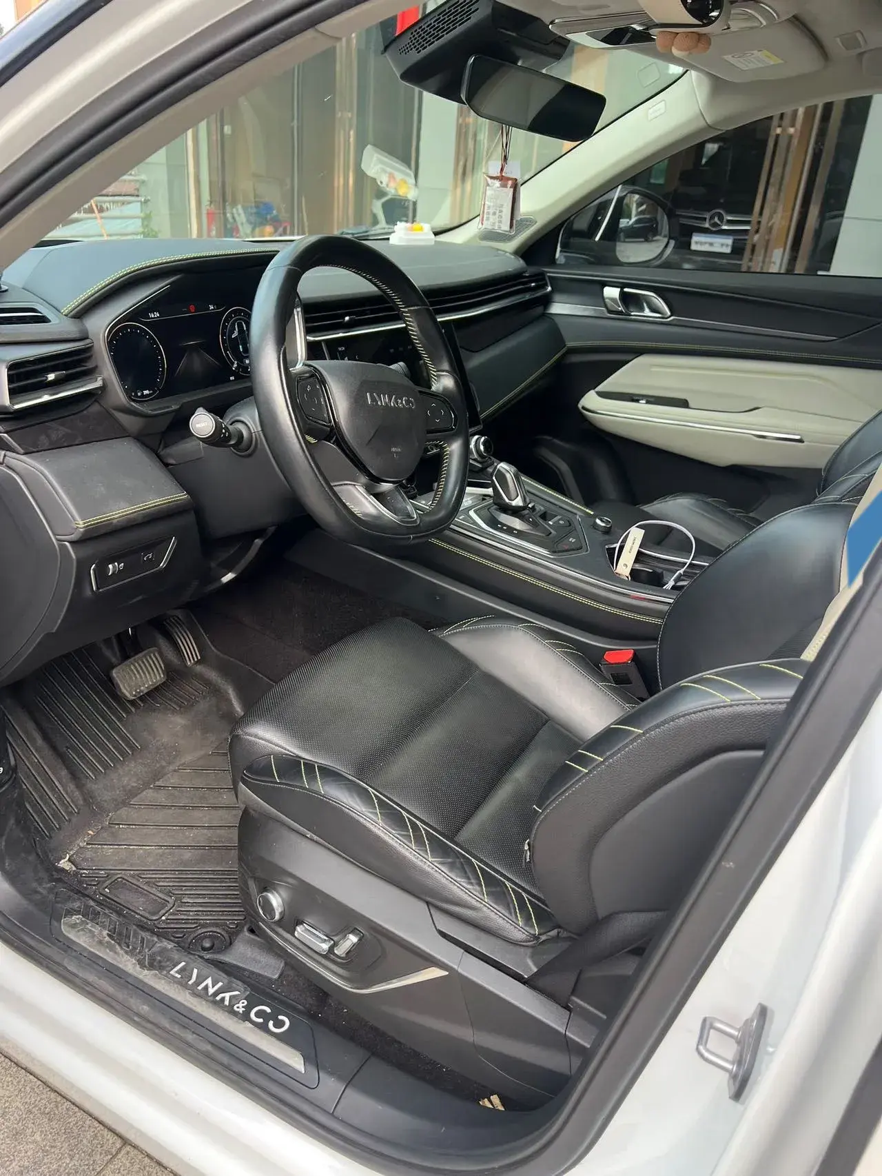 2022 LYNK&CO 05 thumbnail 3