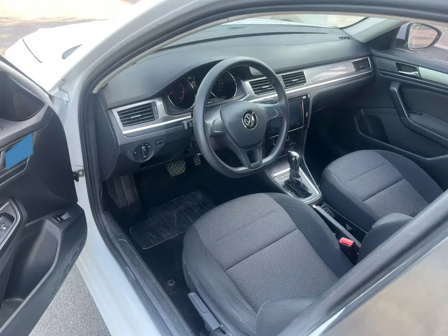 2018 VOLKSWAGEN BORA thumbnail 3