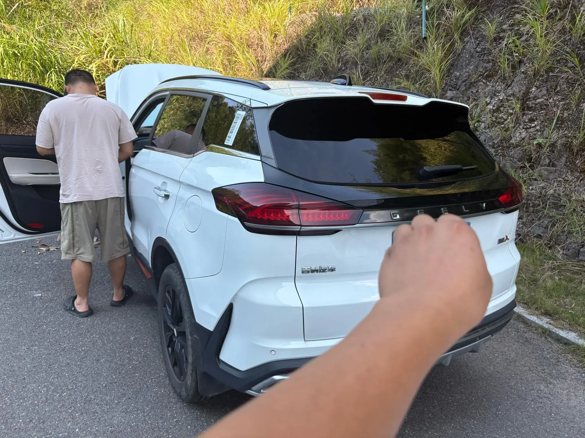 2022 GEELY AZKARRA thumbnail 4