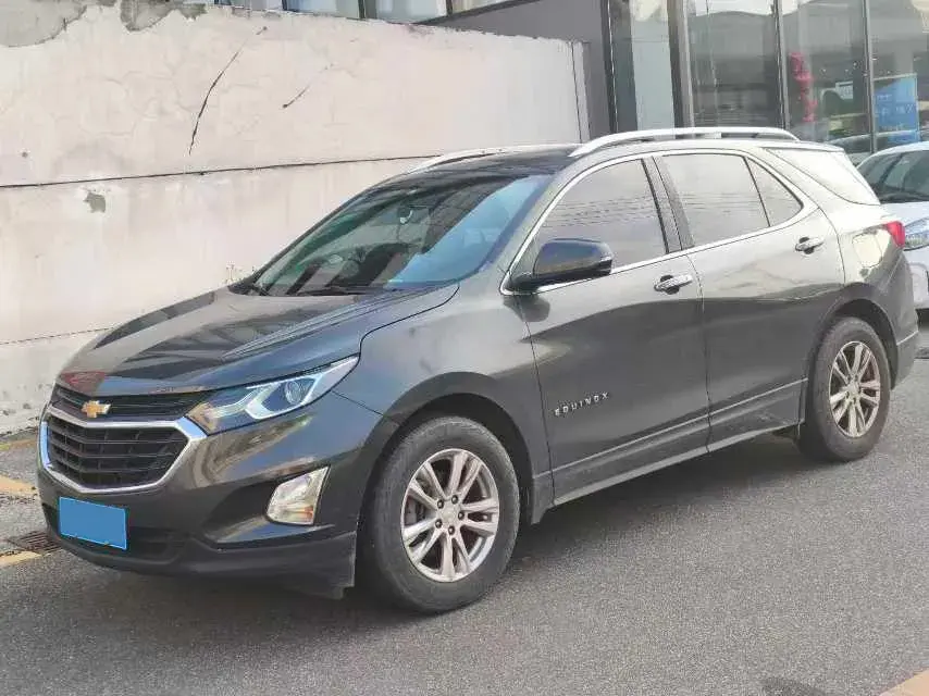 2018 CHEVROLET EQUINOX view 1