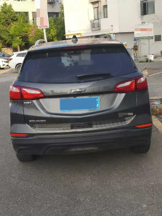 2018 CHEVROLET EQUINOX thumbnail 3