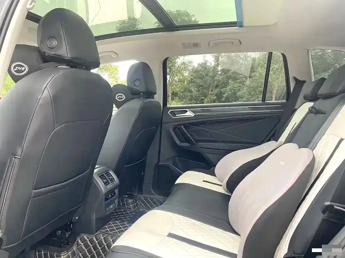 2024 VOLKSWAGEN TIGUAN thumbnail 3