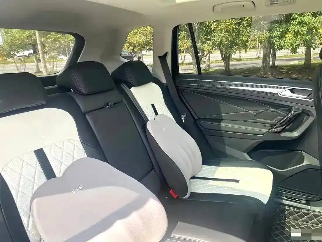 2024 VOLKSWAGEN TIGUAN thumbnail 4