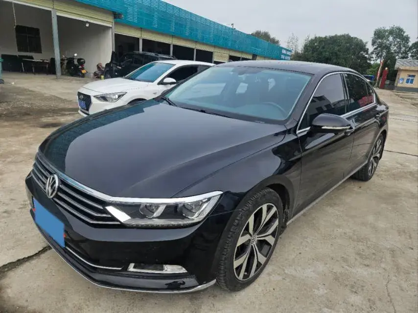 2018 VOLKSWAGEN MAGOTAN view 1