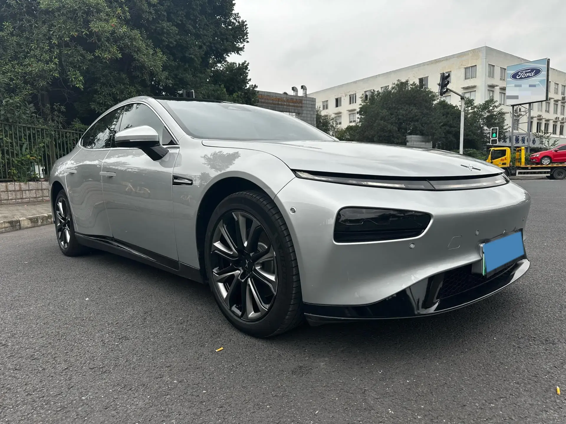 2022 XPENG P7 thumbnail 3