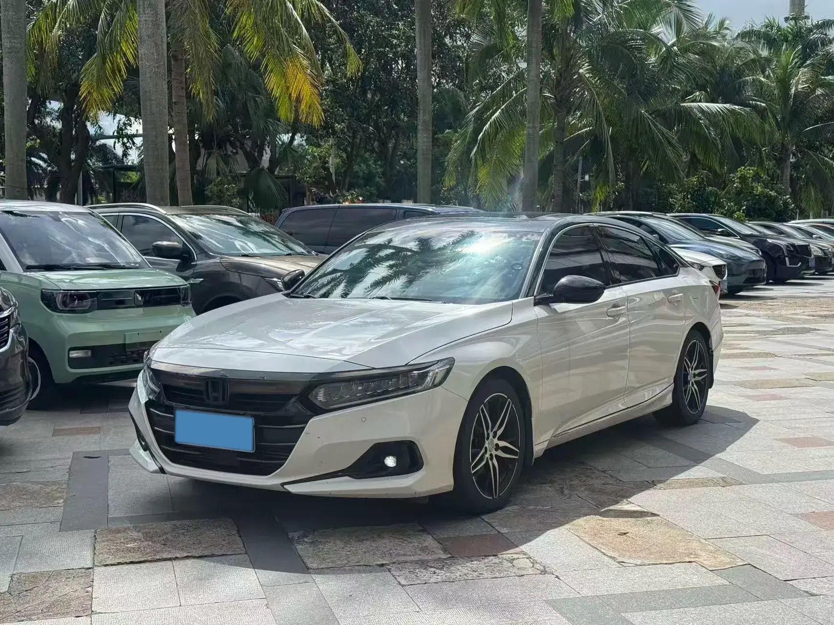 2022 HONDA ACCORD view 1