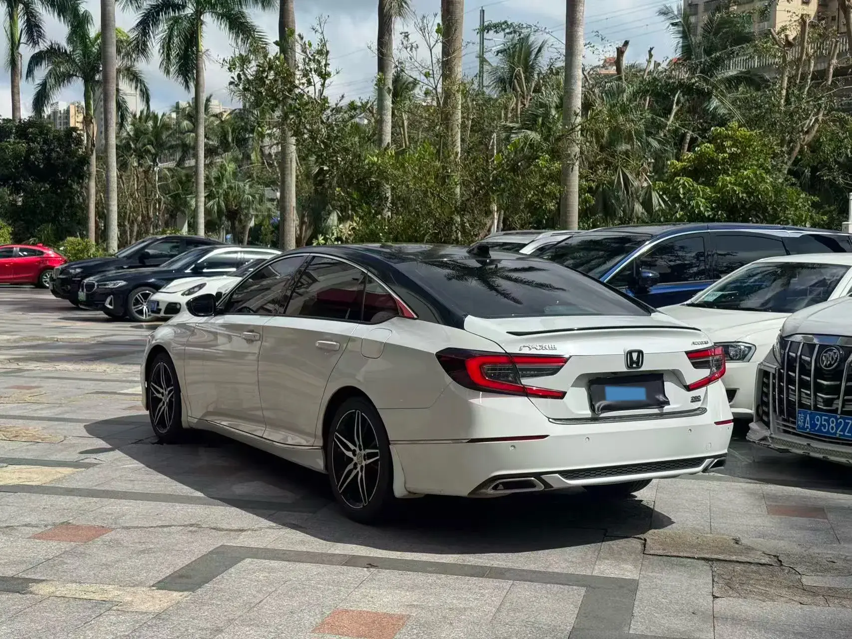 2022 HONDA ACCORD thumbnail 3