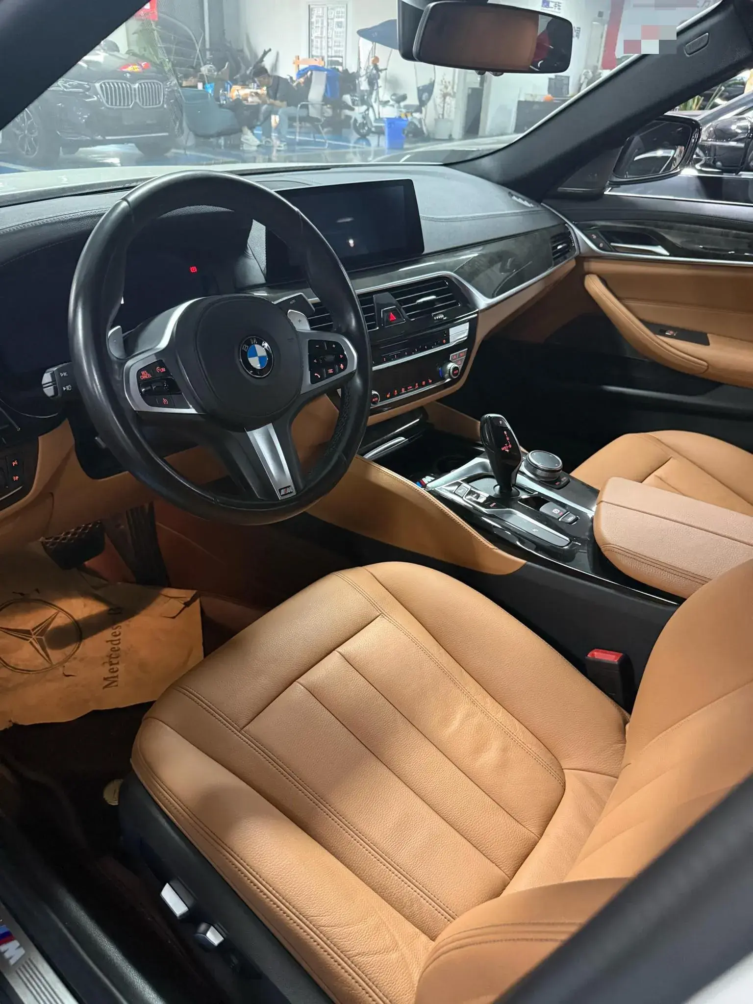 2020 BMW 5 thumbnail 4