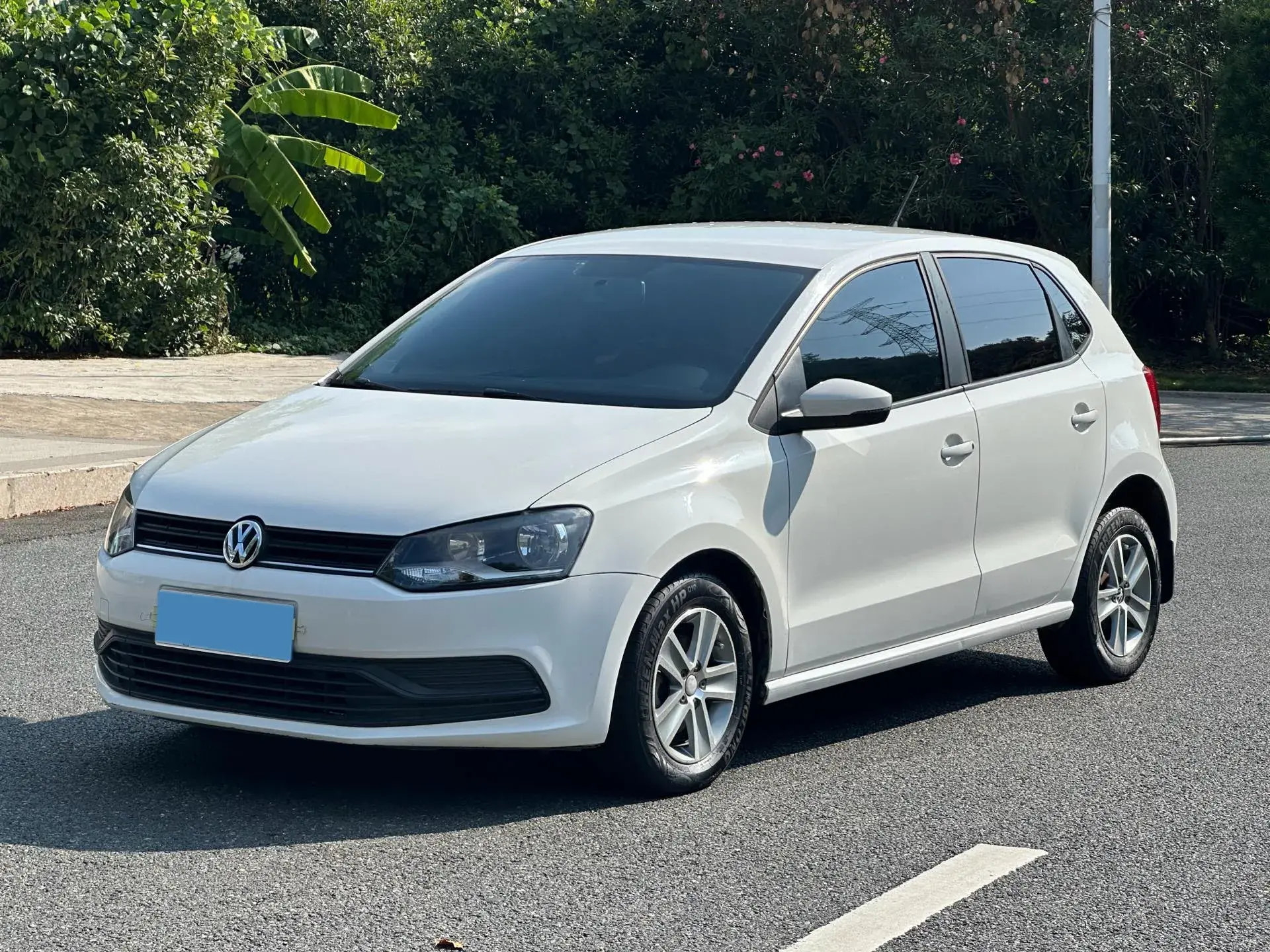 2016 VOLKSWAGEN POLO view 1