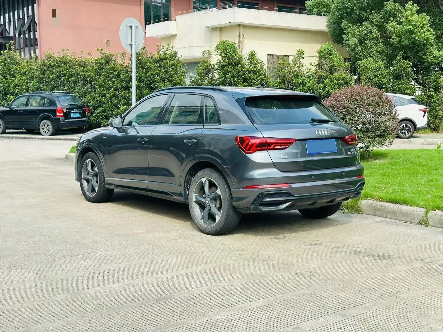 2020 AUDI Q3 thumbnail 3