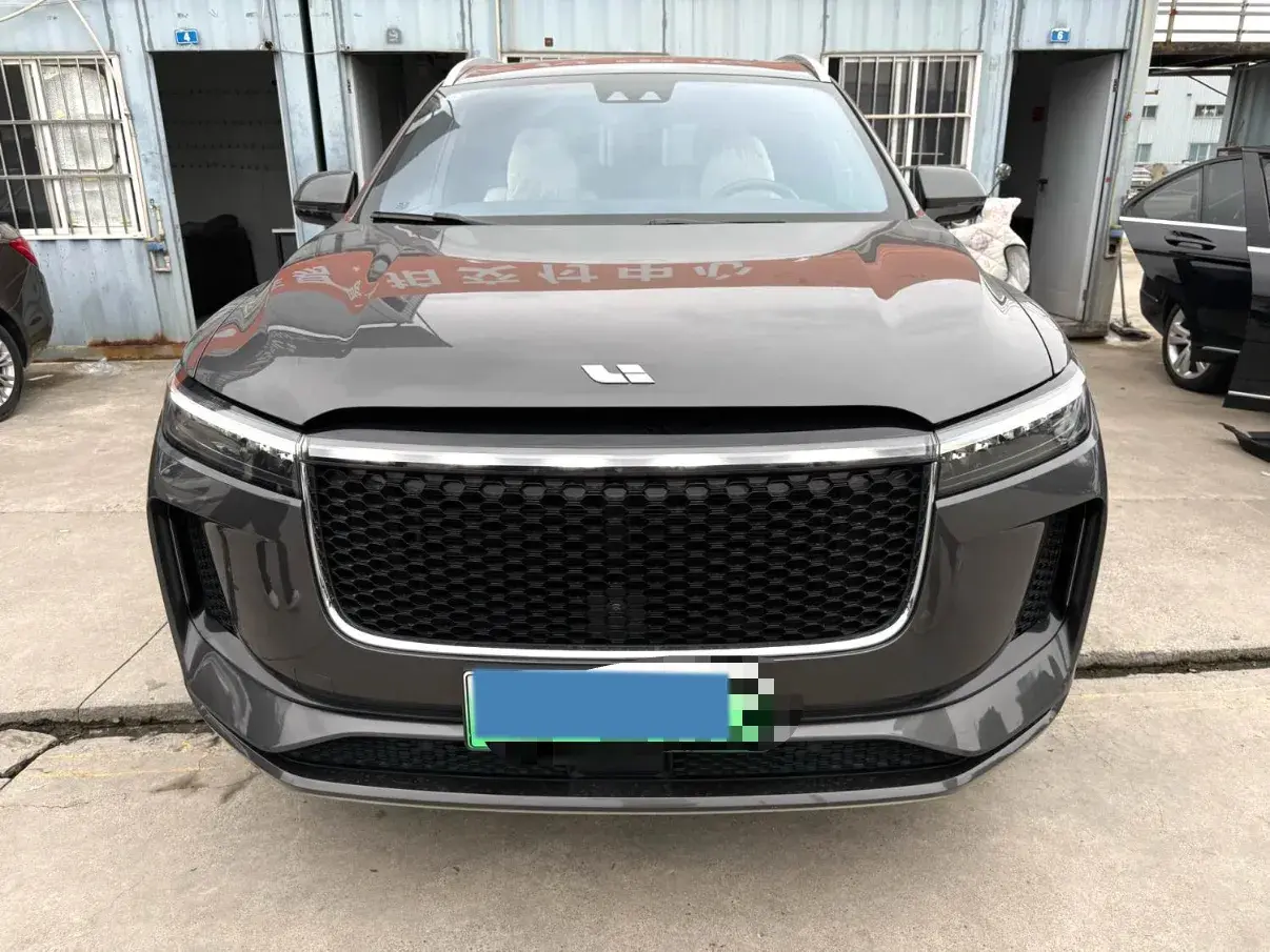 2020 LI ONE thumbnail 2