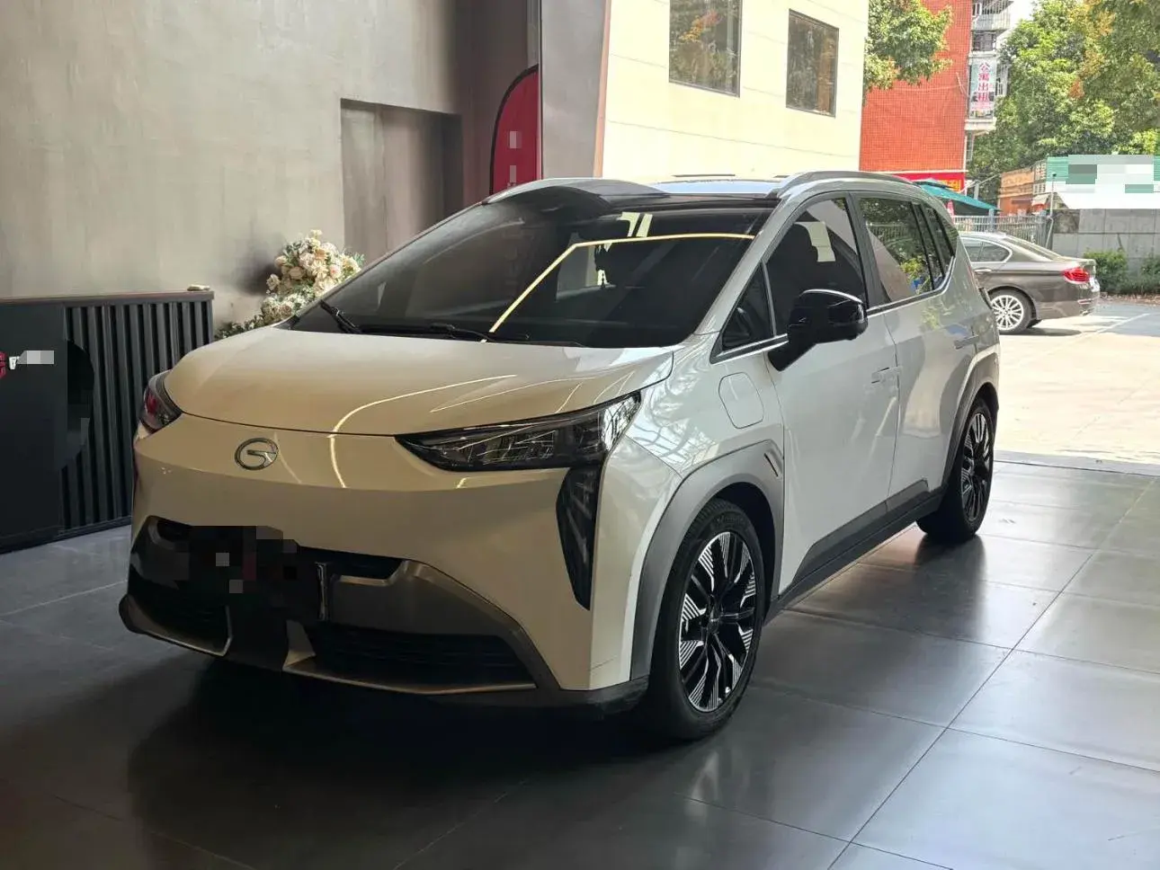 2022 AION Y view 1
