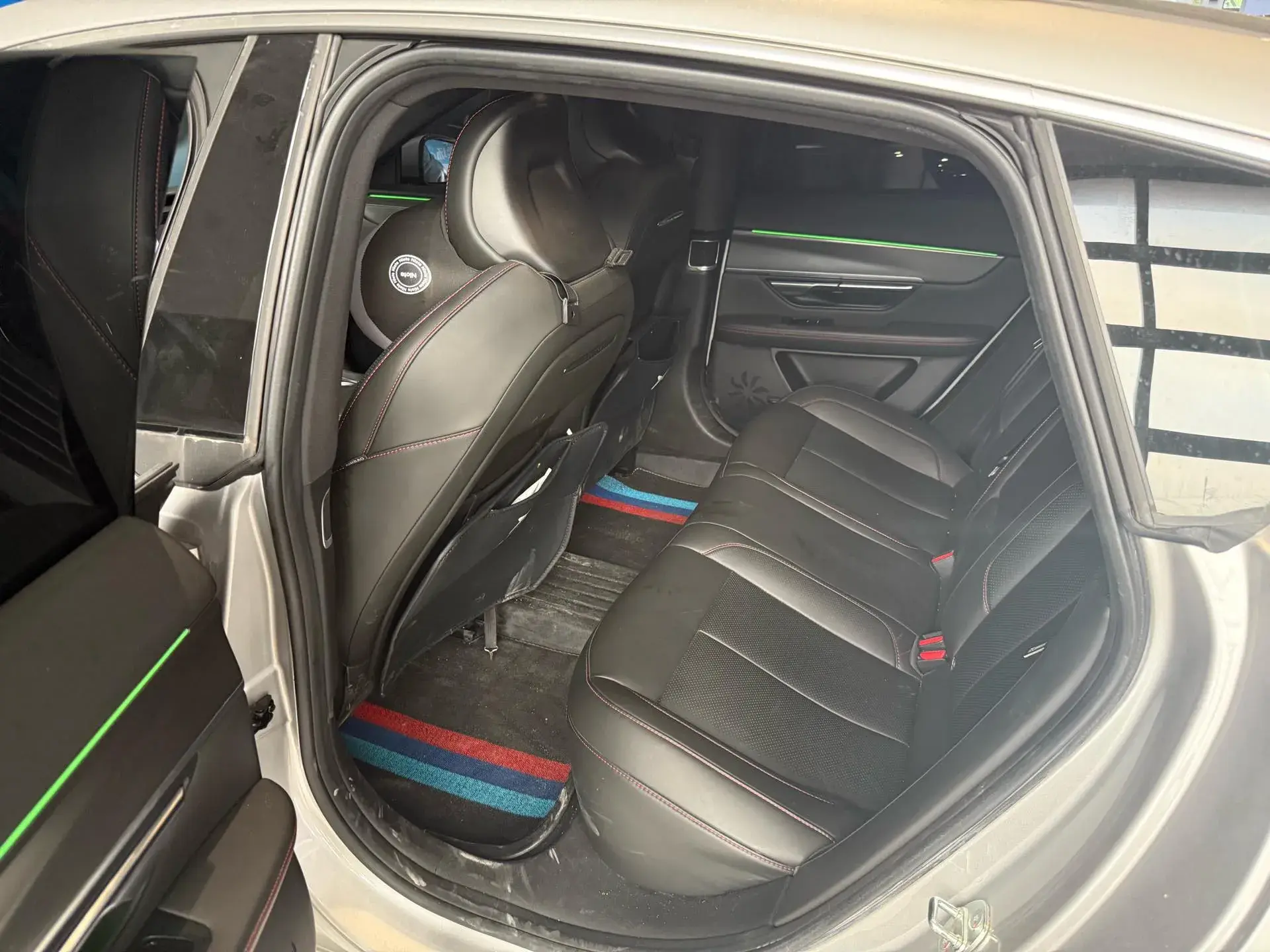 2023 XPENG P7 thumbnail 4