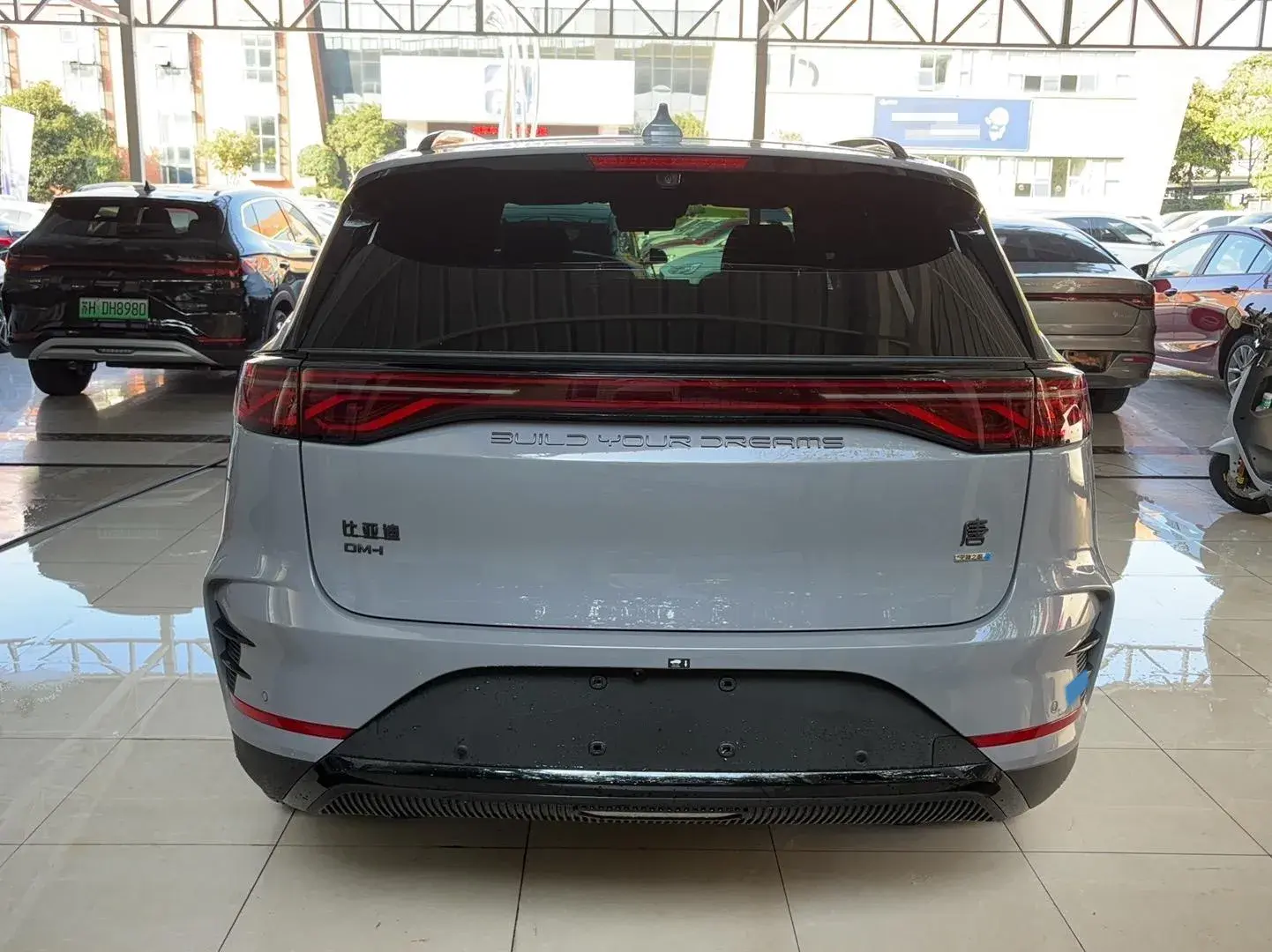 2025 BYD TANG thumbnail 4