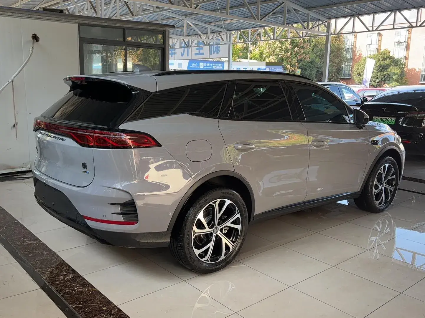 2025 BYD TANG thumbnail 3