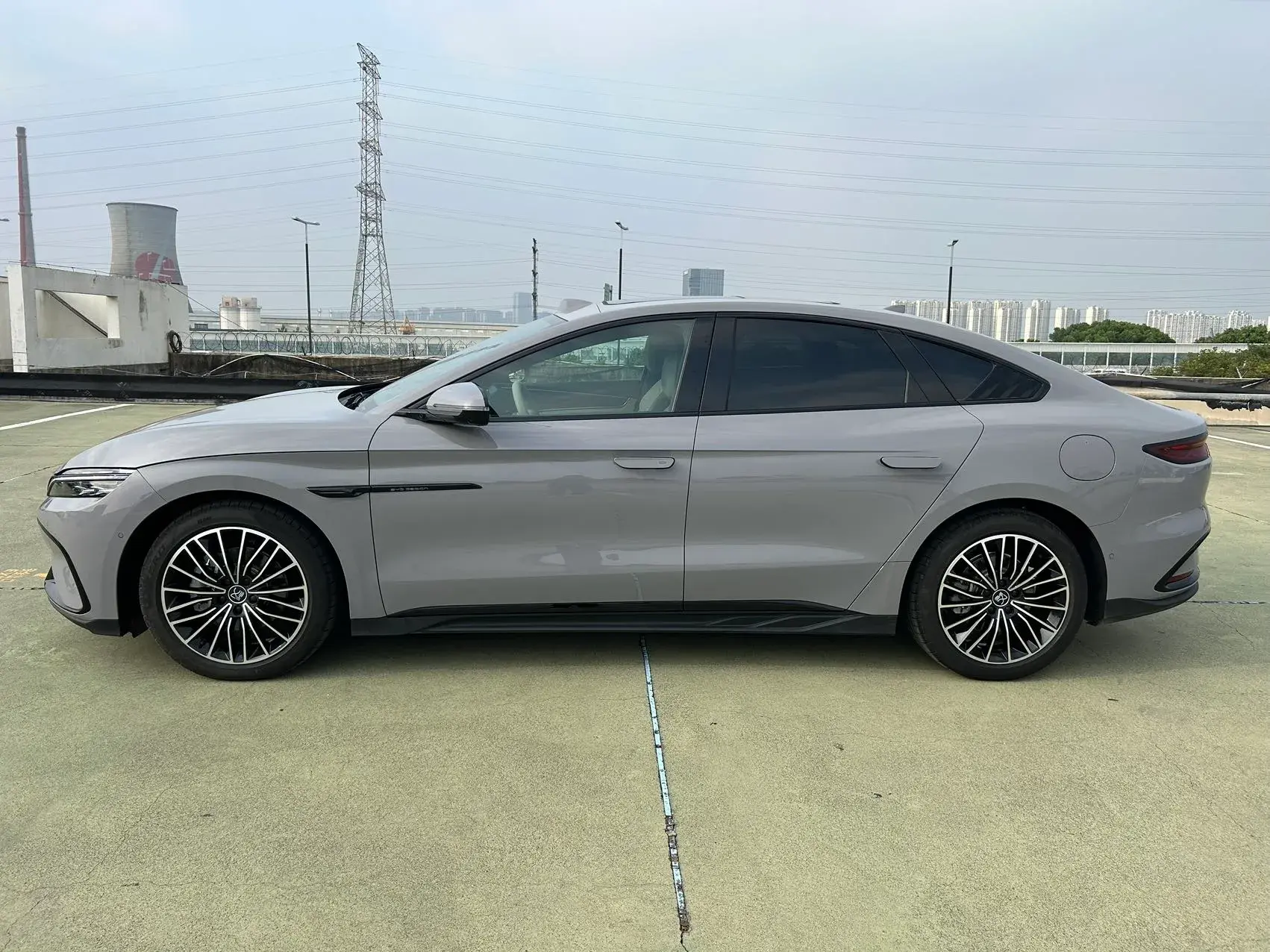 2025 BYD HAN thumbnail 3