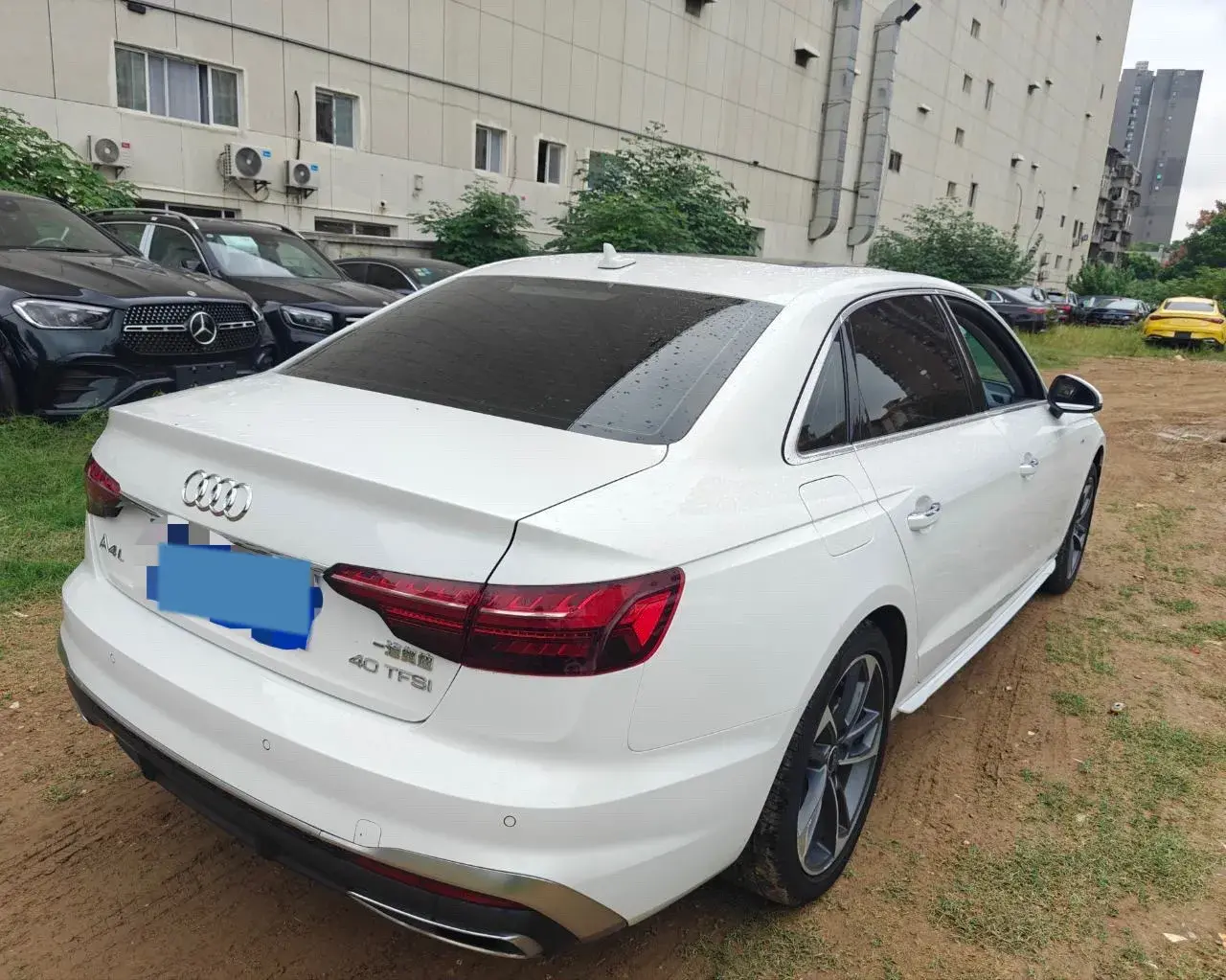 2023 AUDI A4L thumbnail 2