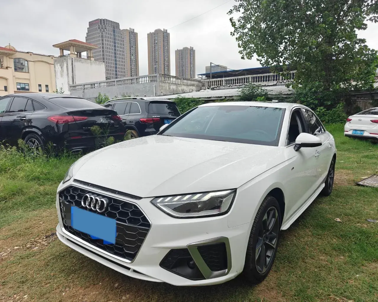 2023 AUDI A4L view 1