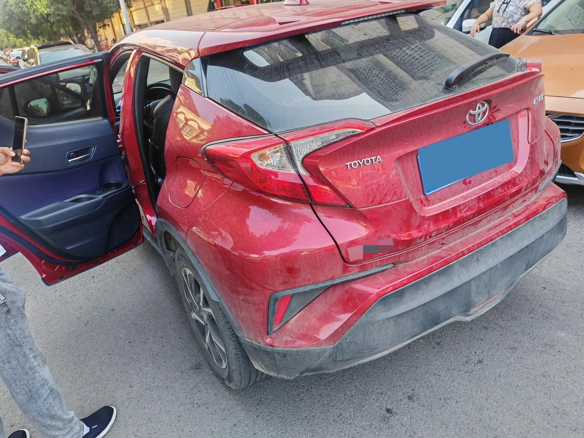 2020 TOYOTA C-HR thumbnail 2