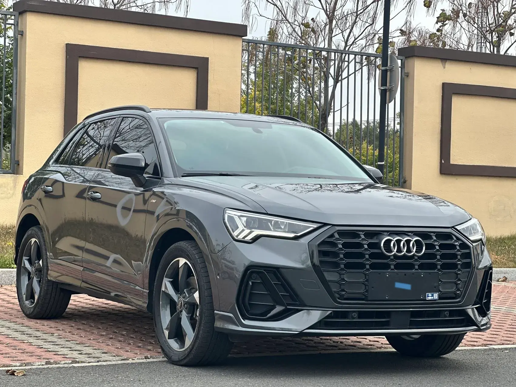 2021 AUDI Q3 thumbnail 3