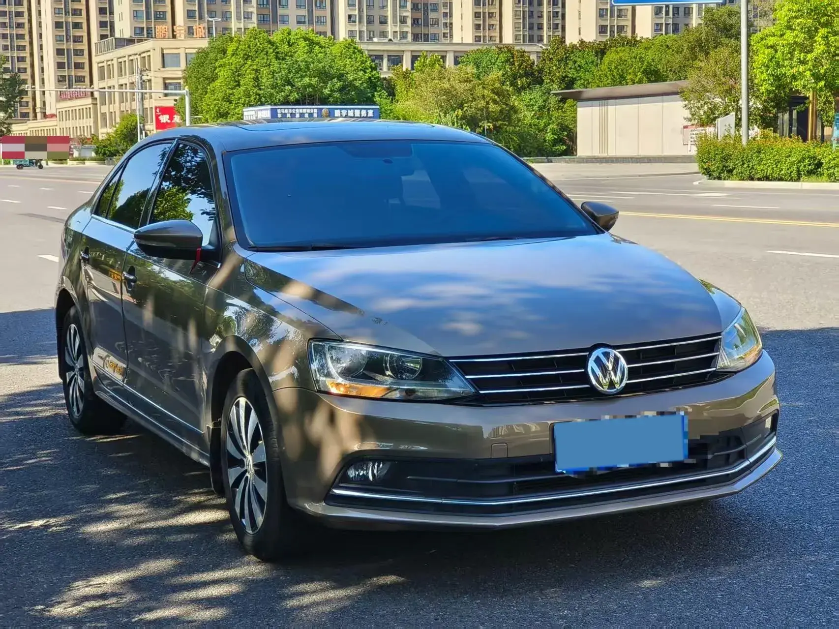 2017 VOLKSWAGEN SAGITAR thumbnail 3