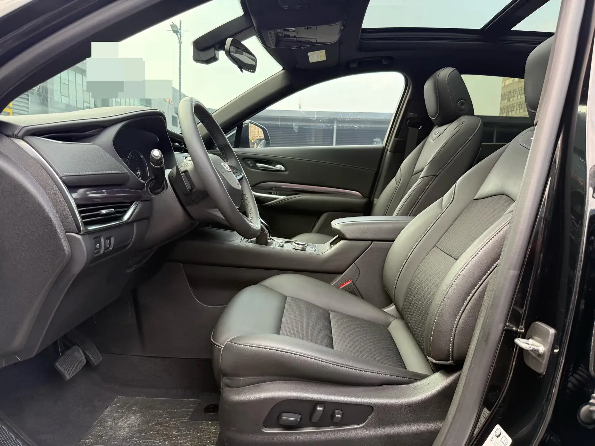 2022 CADILLAC XT4 thumbnail 3