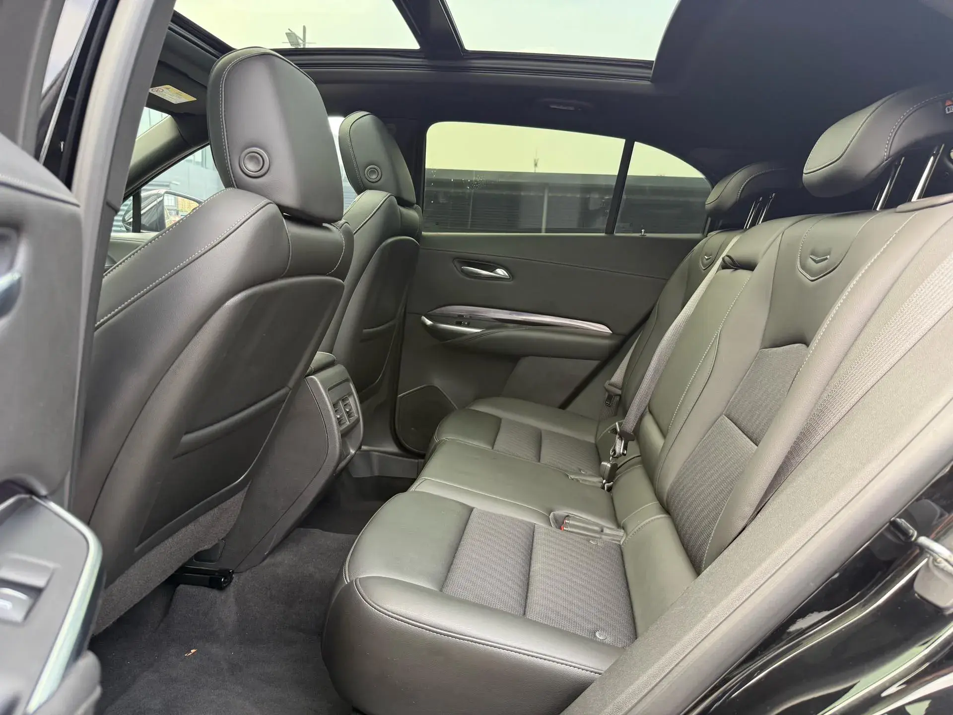 2022 CADILLAC XT4 thumbnail 4