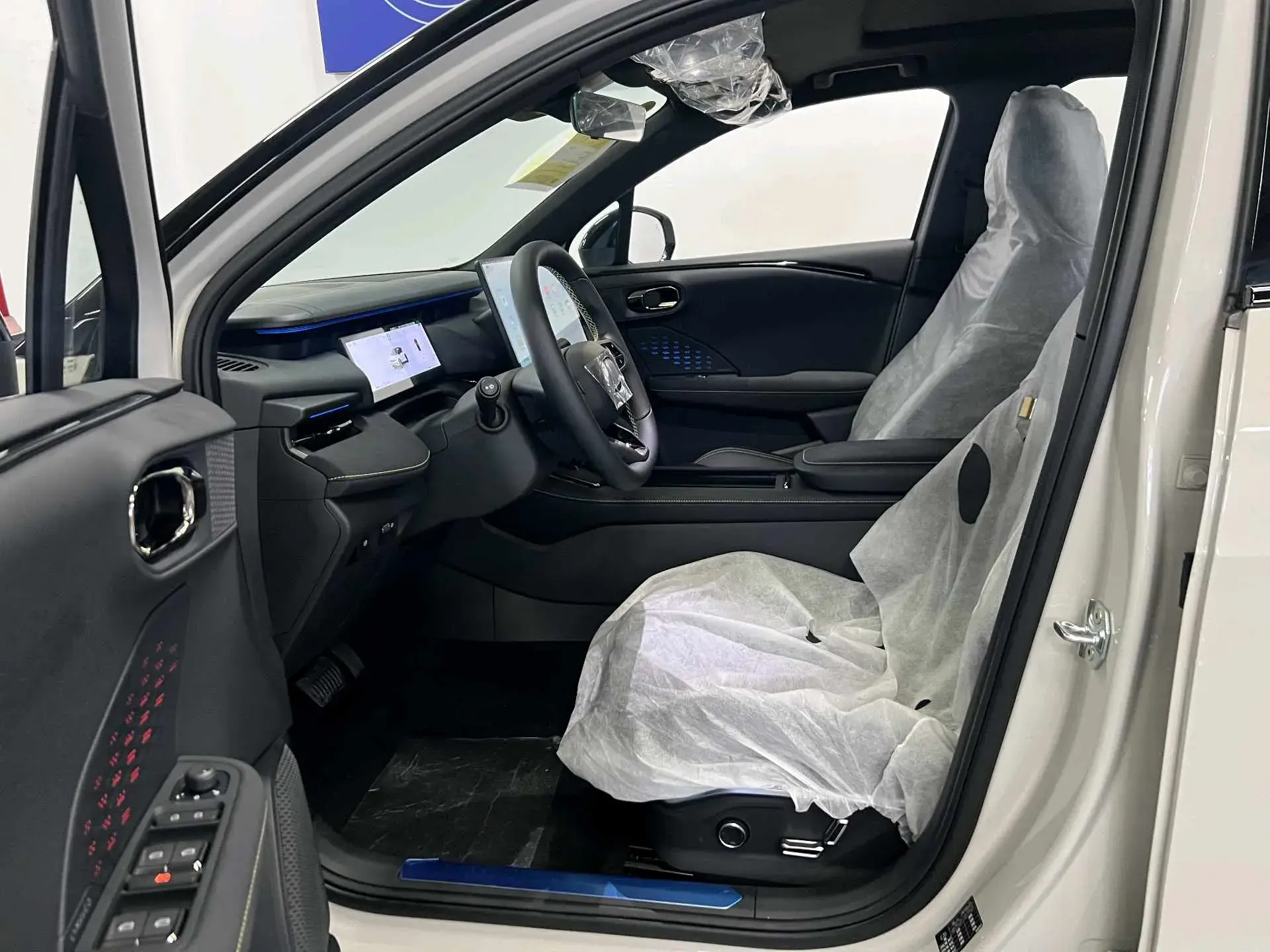 2025 LYNK&CO 06 thumbnail 3