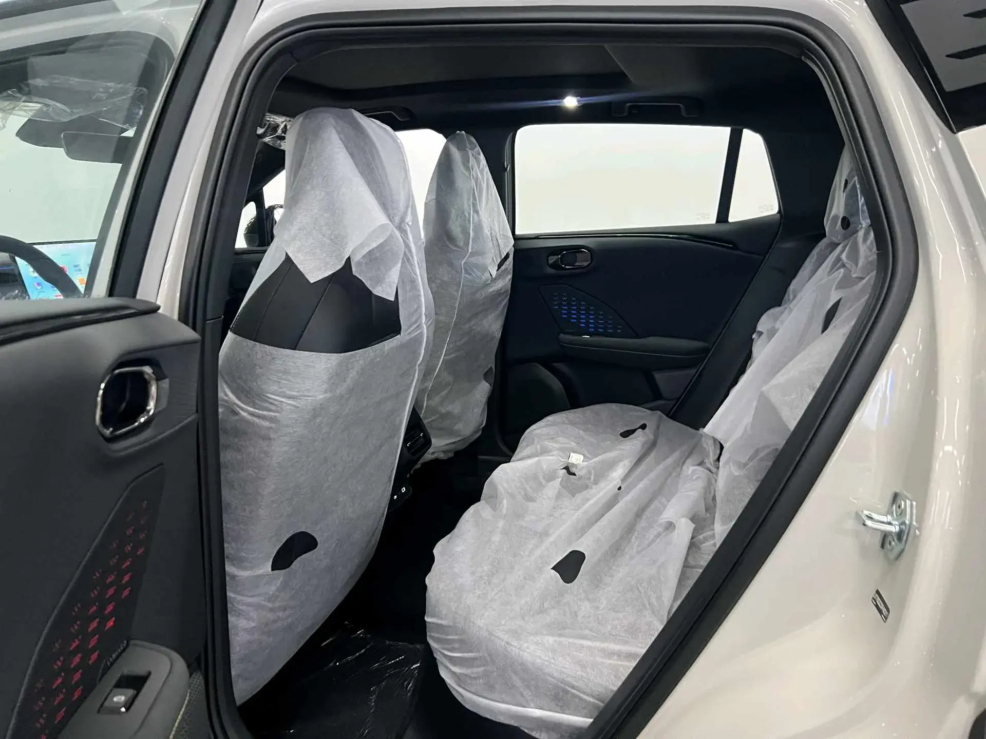 2025 LYNK&CO 06 thumbnail 4