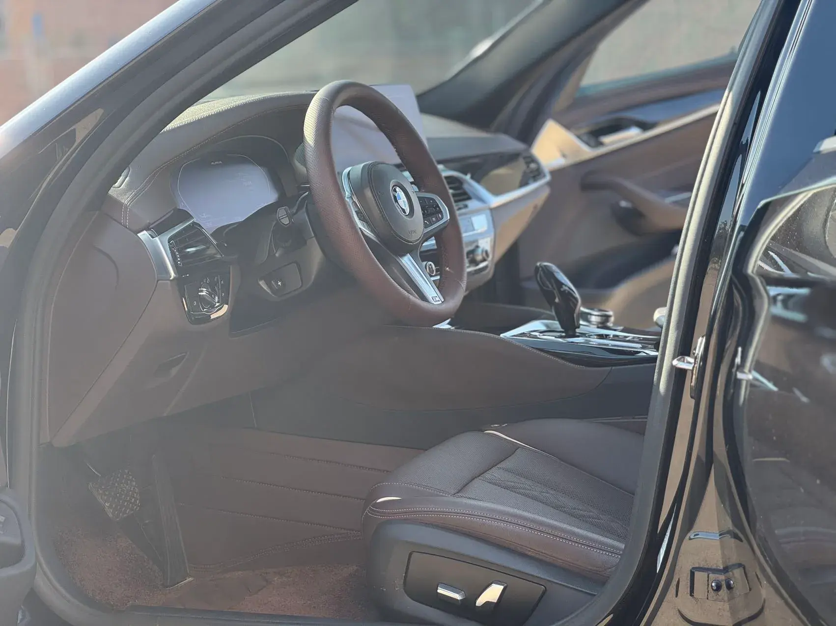 2021 BMW 5 thumbnail 4