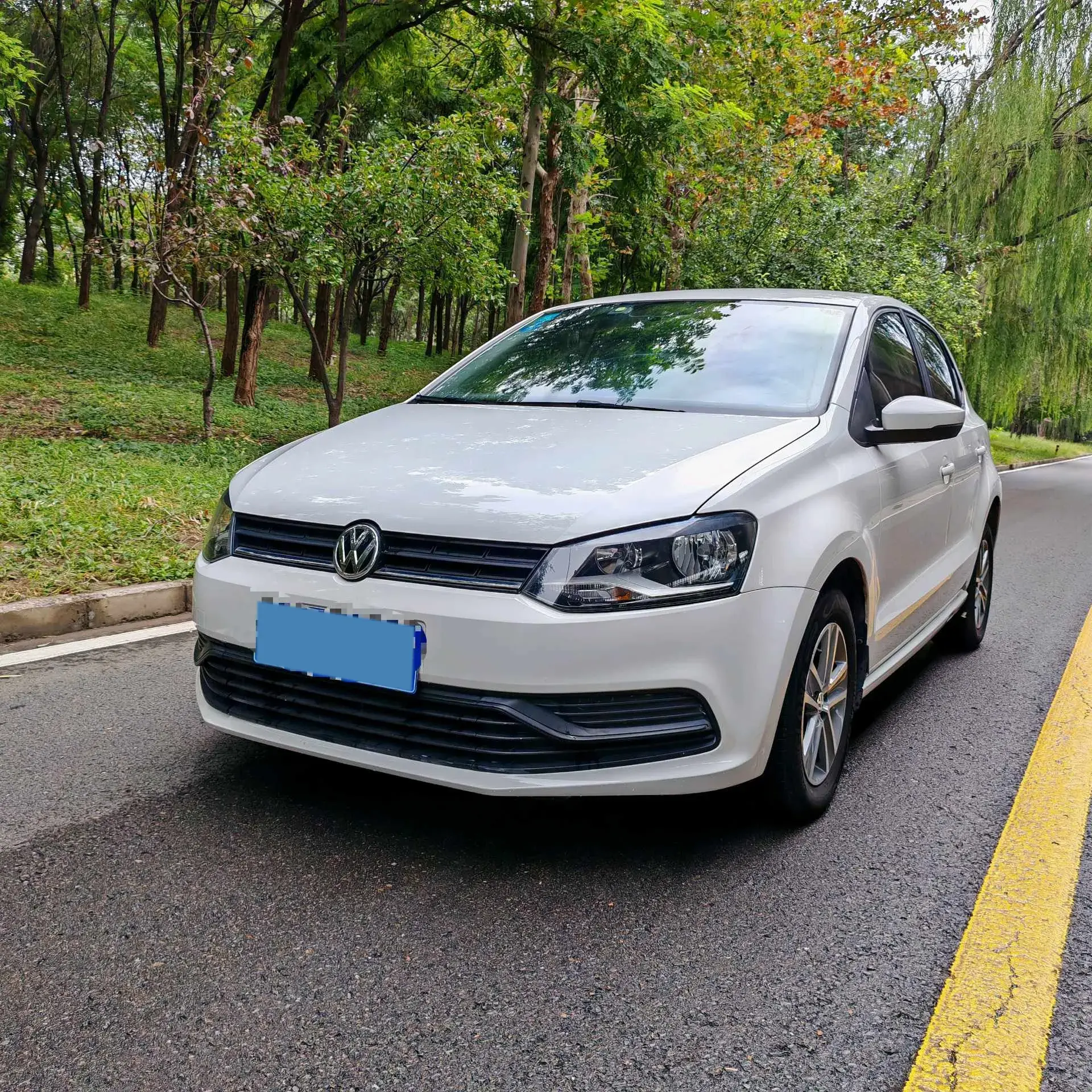 2018 VOLKSWAGEN POLO view 1