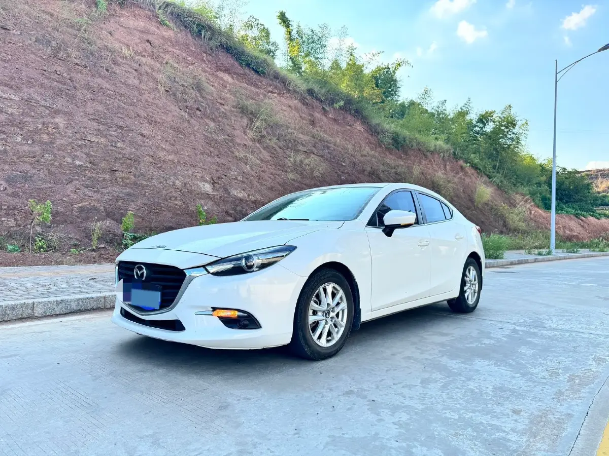 2017 Mazda 3 Axela 1.5L 117HP L4 6AT