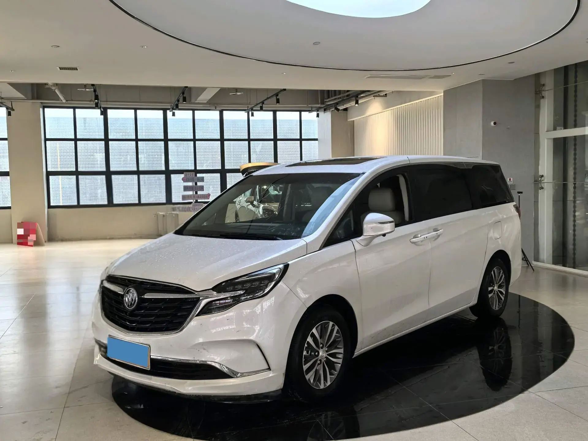 2022 BUICK GL8 view 1