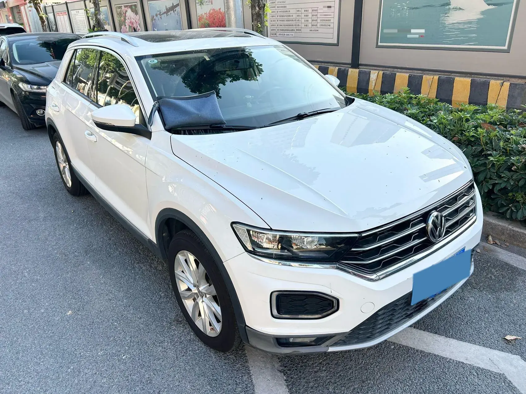 2019 VOLKSWAGEN T-ROC thumbnail 3