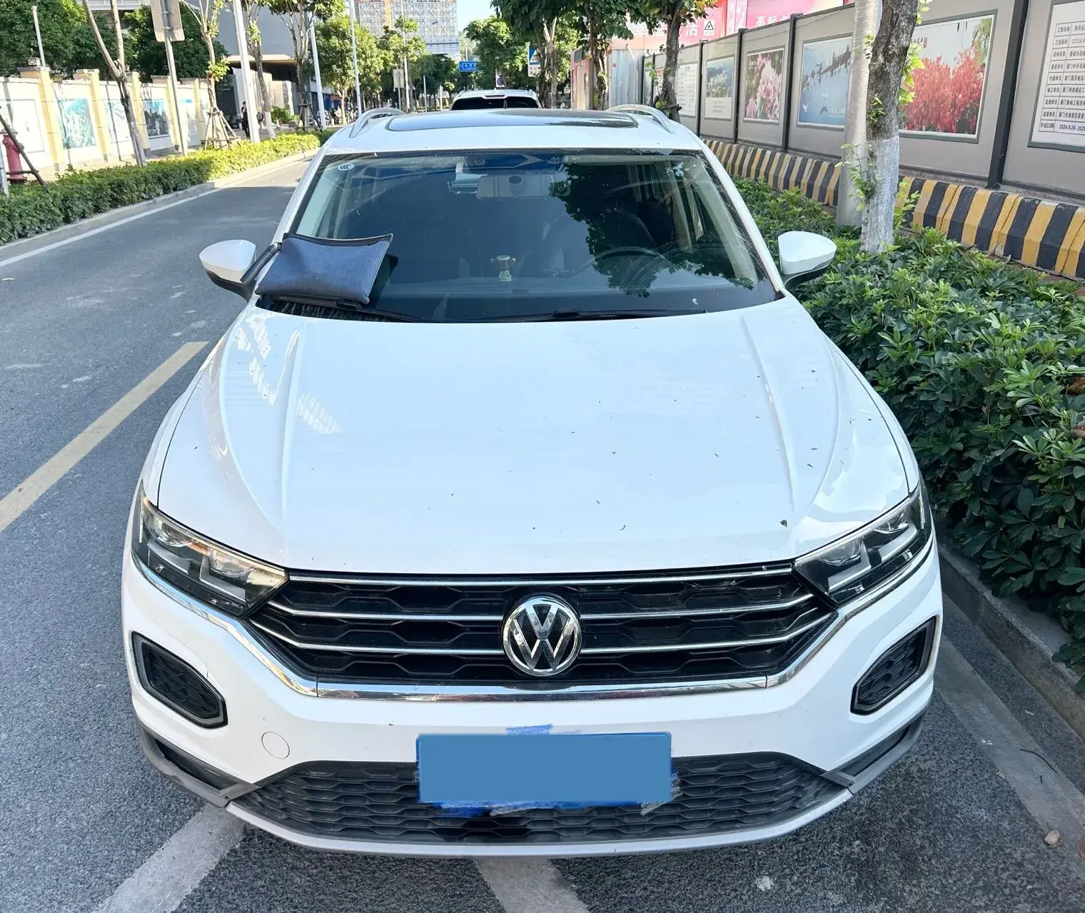 2019 VOLKSWAGEN T-ROC thumbnail 2