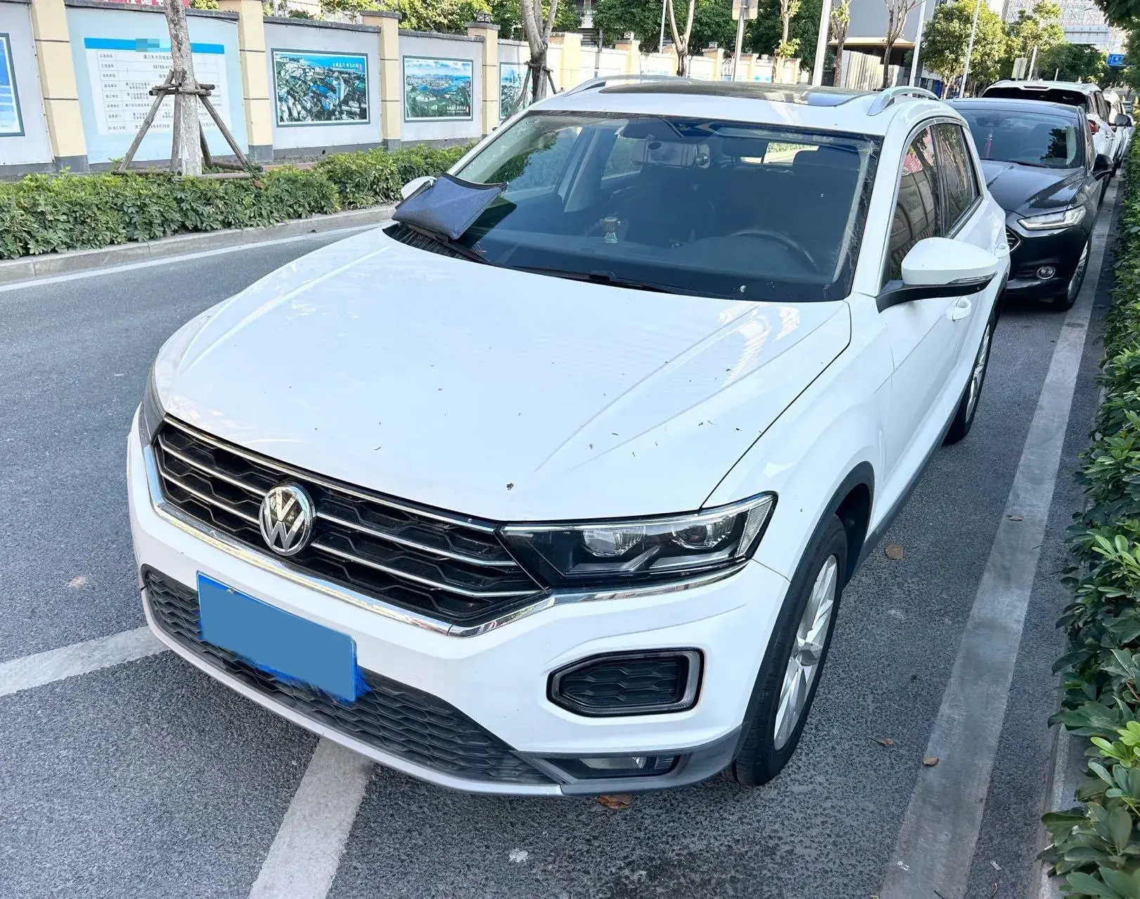 2019 VOLKSWAGEN T-ROC view 1